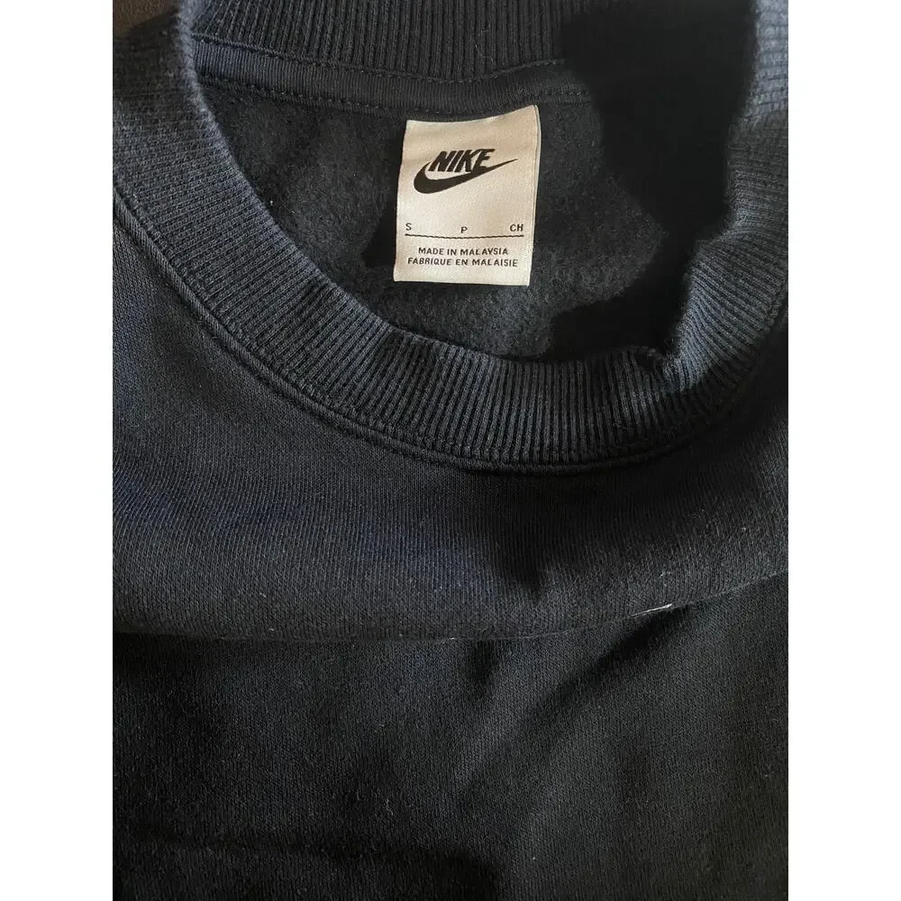 Nike Black Crewneck Sweatshirt Small | Classic Swoosh Logo Unisex